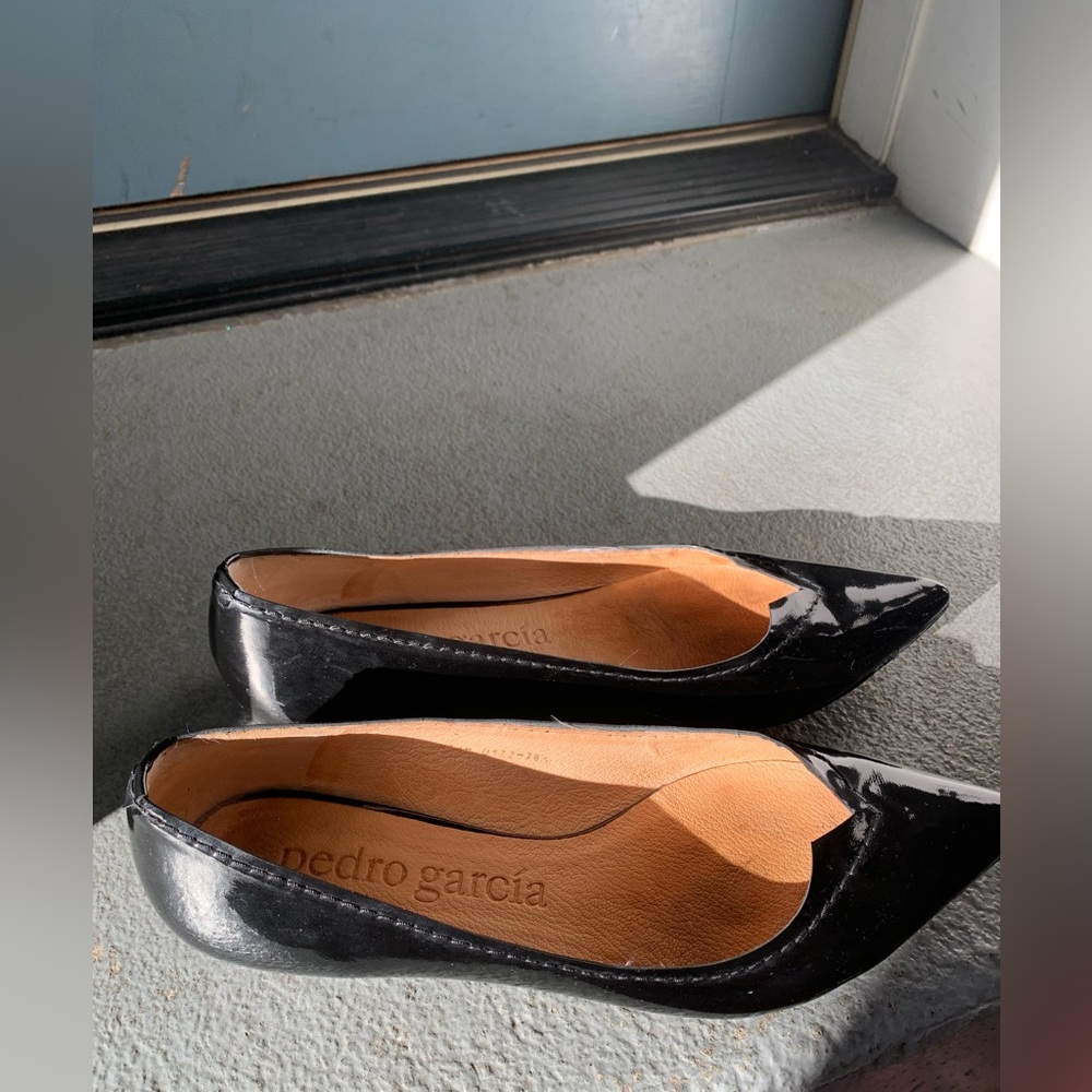 Pedro Garcia Black Patent Leather Pointed Toe Flats
Size EU 38 1/2 - Picture 8 of 10